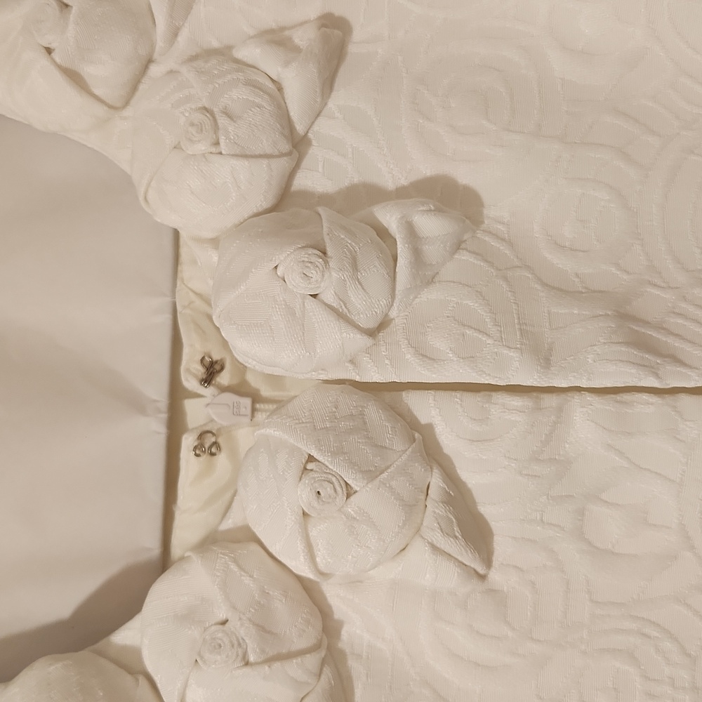 Elegant White Women's Jacket and Shift Set - Picture 2 of 8